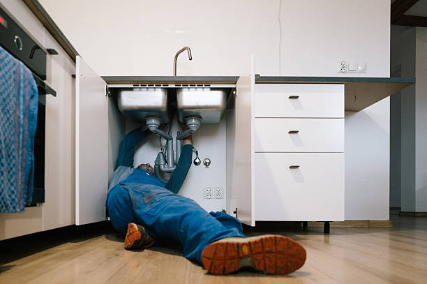 Professional Leak Detection technician working in Astoria, IL